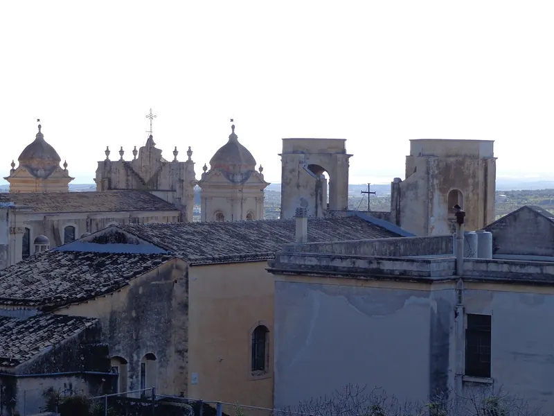 Tetti, cupole e campanili del centro barocco di Noto