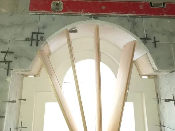 Restauro di un arco in un edificio storico, cantiere Terra Nostra Costruzioni